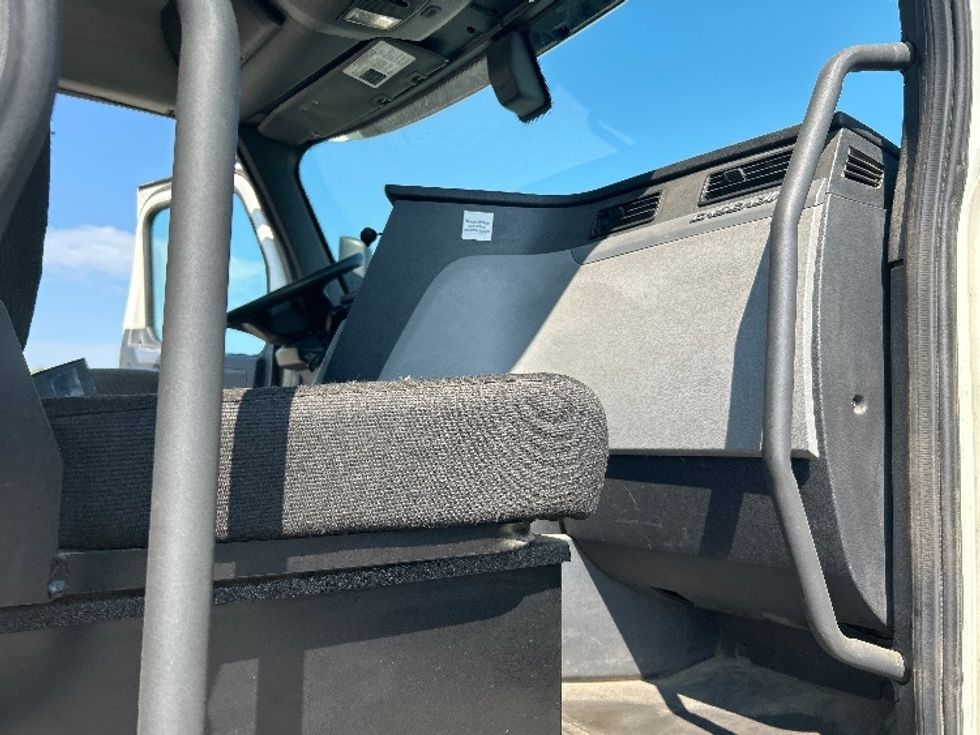 Day Cab Tractor-Heavy Duty Tractors-Freightliner-2019-T12664ST-Flint-MI-294,789\n\t\tmiles-$ 49,000 - Image 11
