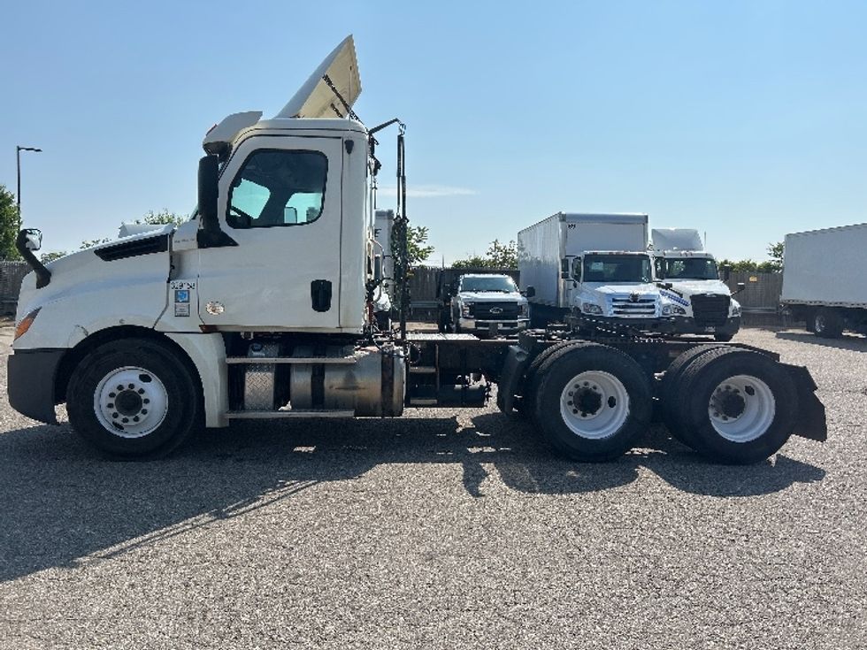 2019 Freightliner Cascadia 126" Day cab photo 4