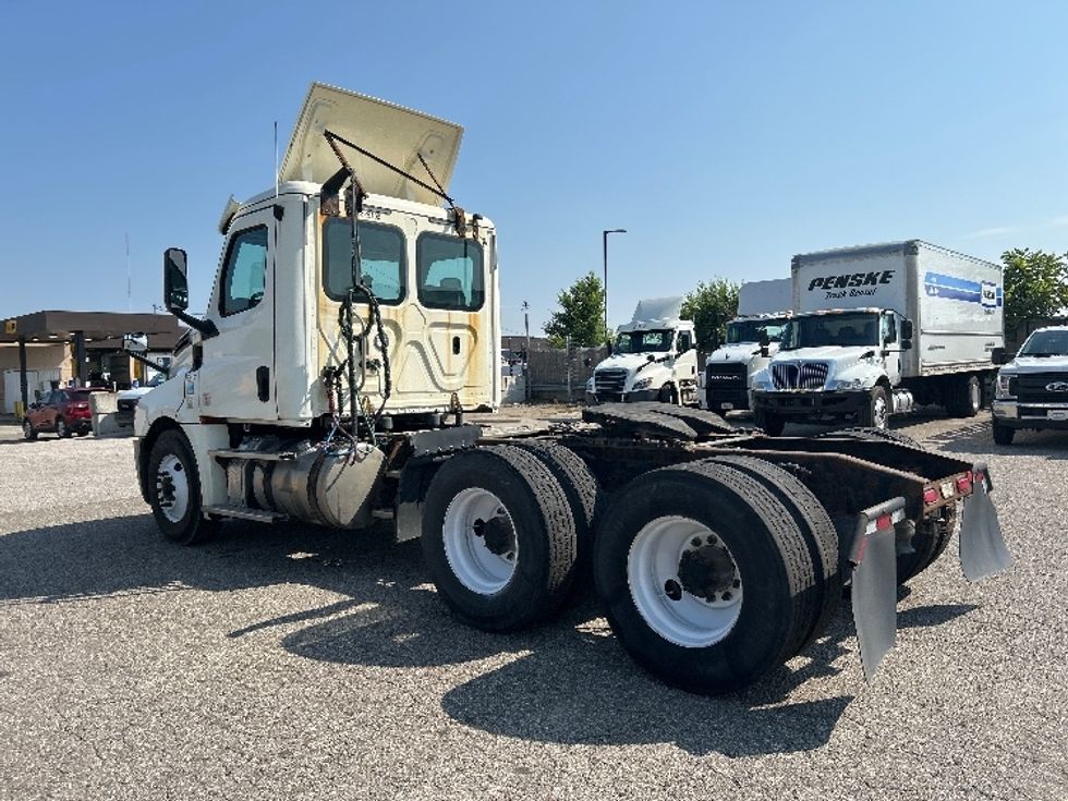Day Cab Tractor-Heavy Duty Tractors-Freightliner-2019-T12664ST-Flint-MI-294,789\n\t\tmiles-$ 49,000 - Image 5