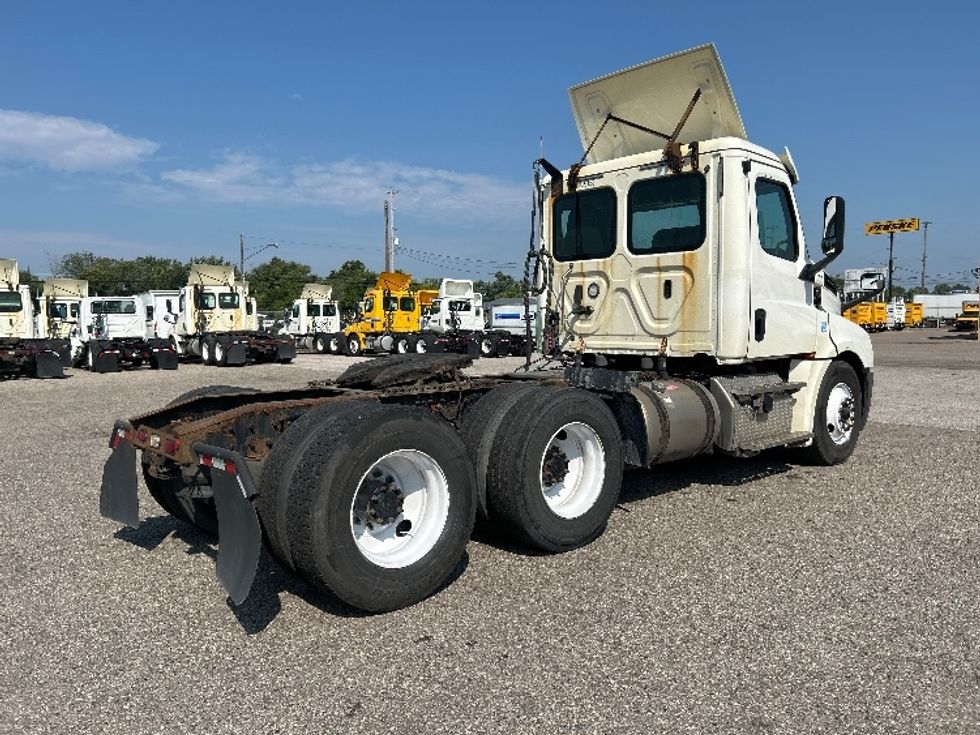 Day Cab Tractor-Heavy Duty Tractors-Freightliner-2019-T12664ST-Flint-MI-294,789\n\t\tmiles-$ 49,000 - Image 6