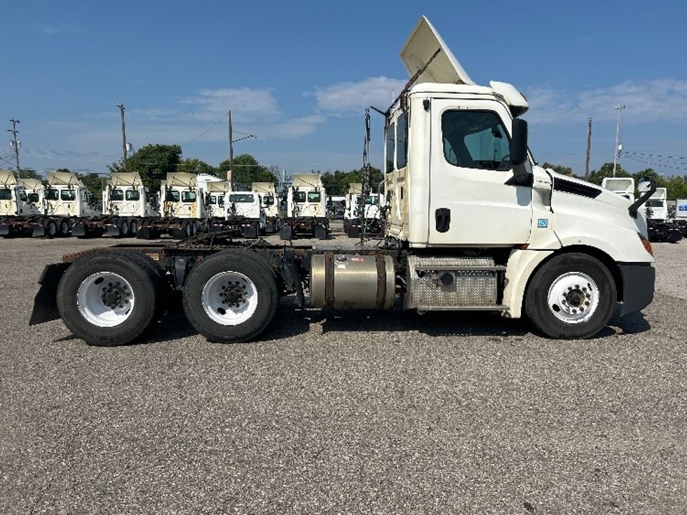 Day Cab Tractor-Heavy Duty Tractors-Freightliner-2019-T12664ST-Flint-MI-294,789\n\t\tmiles-$ 49,000 - Image 7