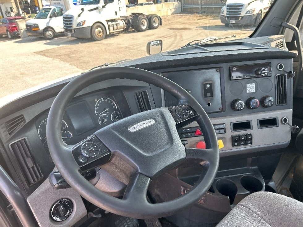 Day Cab Tractor-Heavy Duty Tractors-Freightliner-2019-T12664ST-Flint-MI-294,789\n\t\tmiles-$ 49,000 - Image 9