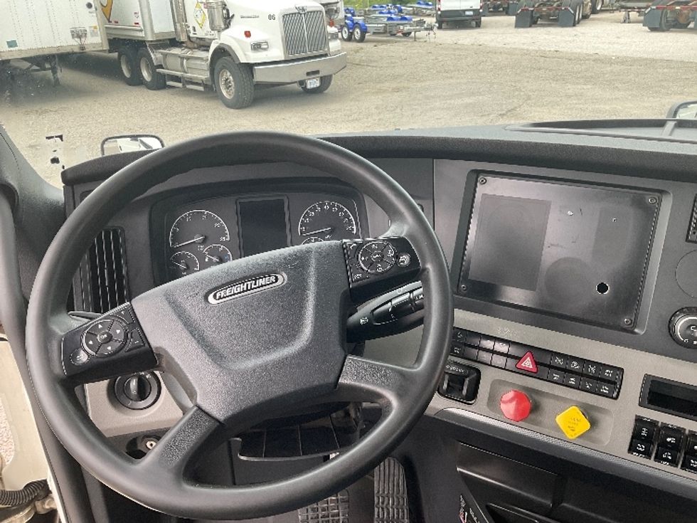 Day Cab Tractor-Heavy Duty Tractors-Freightliner-2019-T12664ST-Flint-MI-389,802\n\t\tmiles-$ 44,250 - Image 11