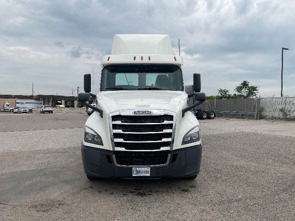 Day Cab Tractor-Heavy Duty Tractors-Freightliner-2019-T12664ST-Flint-MI-389,802\n\t\tmiles-$ 44,250 - Image 2