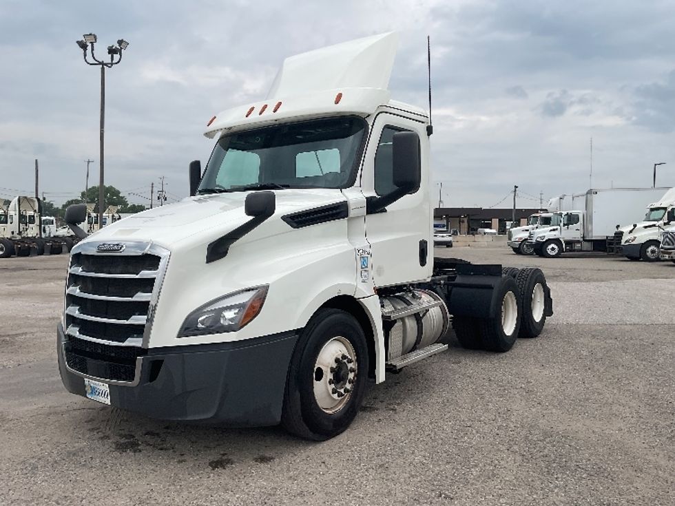 Day Cab Tractor-Heavy Duty Tractors-Freightliner-2019-T12664ST-Flint-MI-389,802\n\t\tmiles-$ 44,250 - Image 3