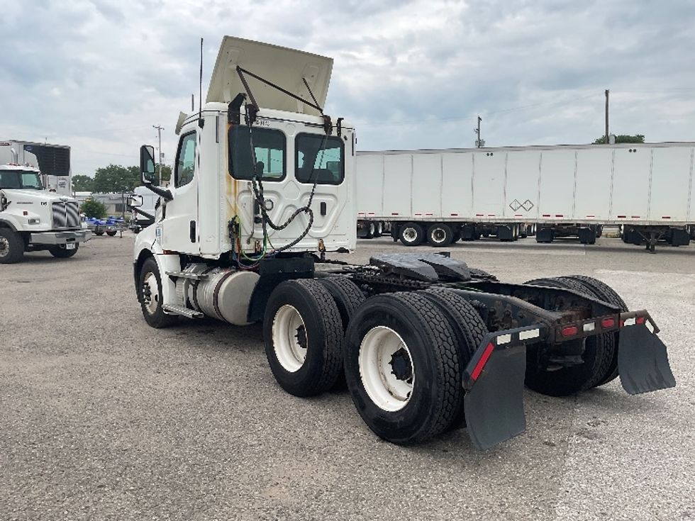 Day Cab Tractor-Heavy Duty Tractors-Freightliner-2019-T12664ST-Flint-MI-389,802\n\t\tmiles-$ 44,250 - Image 5