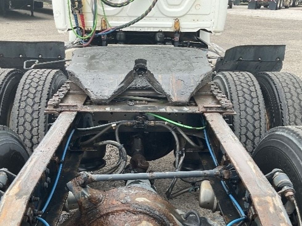 Day Cab Tractor-Heavy Duty Tractors-Freightliner-2019-T12664ST-Flint-MI-389,802\n\t\tmiles-$ 44,250 - Image 6