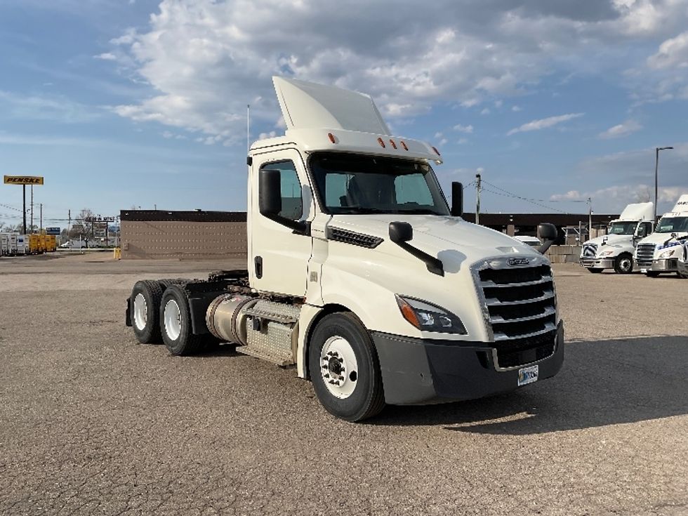 Day Cab Tractor-Heavy Duty Tractors-Freightliner-2019-T12664ST-Flint-MI-408,830\n\t\tmiles-$ 43,250 - Image 1