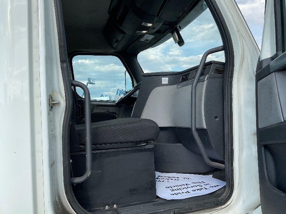 Day Cab Tractor-Heavy Duty Tractors-Freightliner-2019-T12664ST-Flint-MI-408,830\n\t\tmiles-$ 43,250 - Image 12