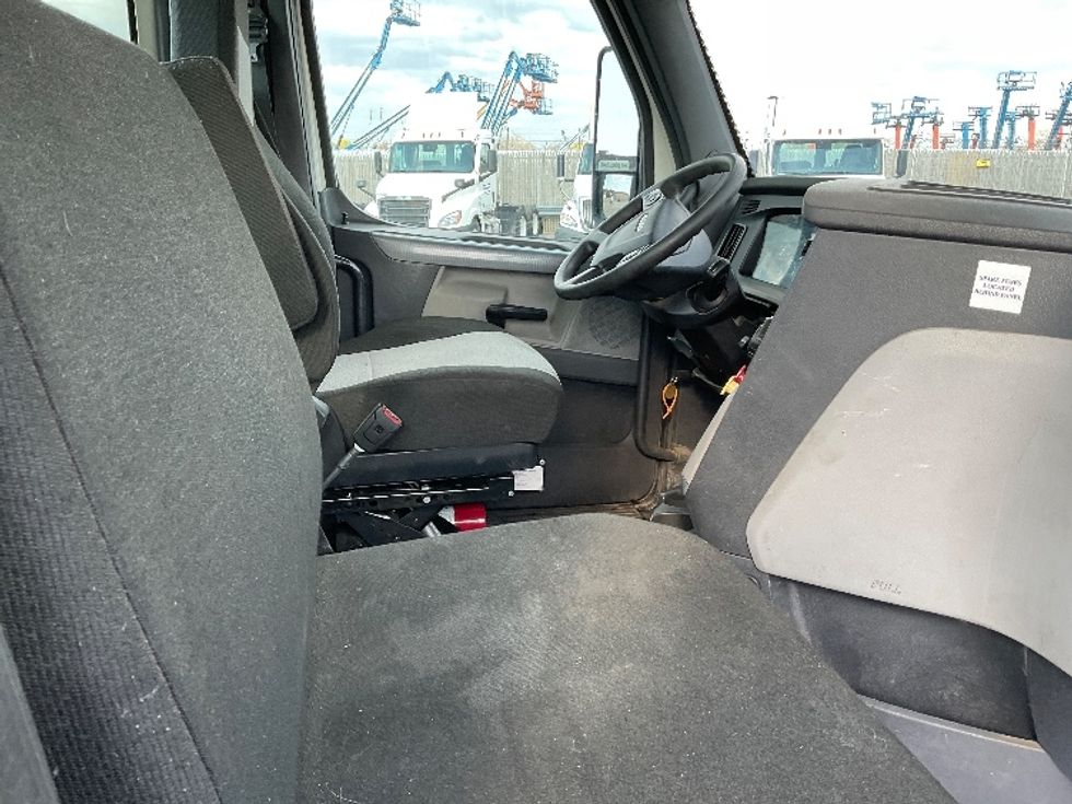 Day Cab Tractor-Heavy Duty Tractors-Freightliner-2019-T12664ST-Flint-MI-408,830\n\t\tmiles-$ 43,250 - Image 14