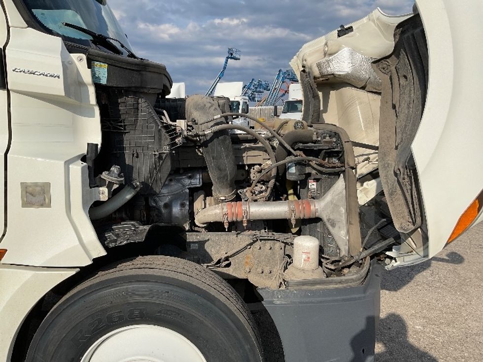 Day Cab Tractor-Heavy Duty Tractors-Freightliner-2019-T12664ST-Flint-MI-408,830\n\t\tmiles-$ 43,250 - Image 15