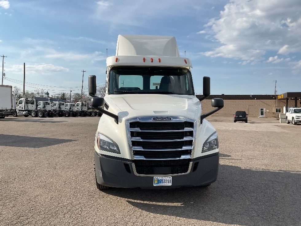 Day Cab Tractor-Heavy Duty Tractors-Freightliner-2019-T12664ST-Flint-MI-408,830\n\t\tmiles-$ 43,250 - Image 2