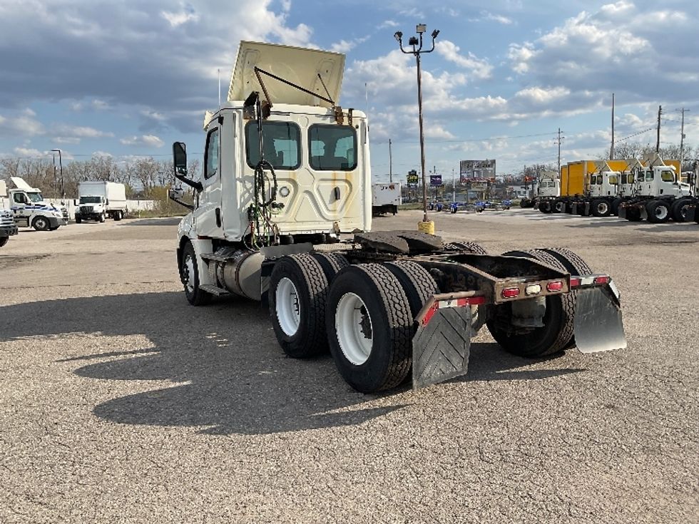 Day Cab Tractor-Heavy Duty Tractors-Freightliner-2019-T12664ST-Flint-MI-408,830\n\t\tmiles-$ 43,250 - Image 5