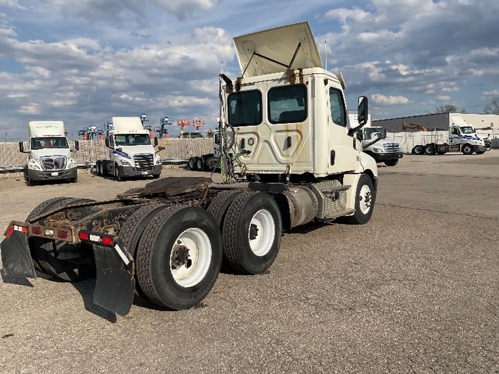 Day Cab Tractor-Heavy Duty Tractors-Freightliner-2019-T12664ST-Flint-MI-408,830\n\t\tmiles-$ 43,250 - Image 7