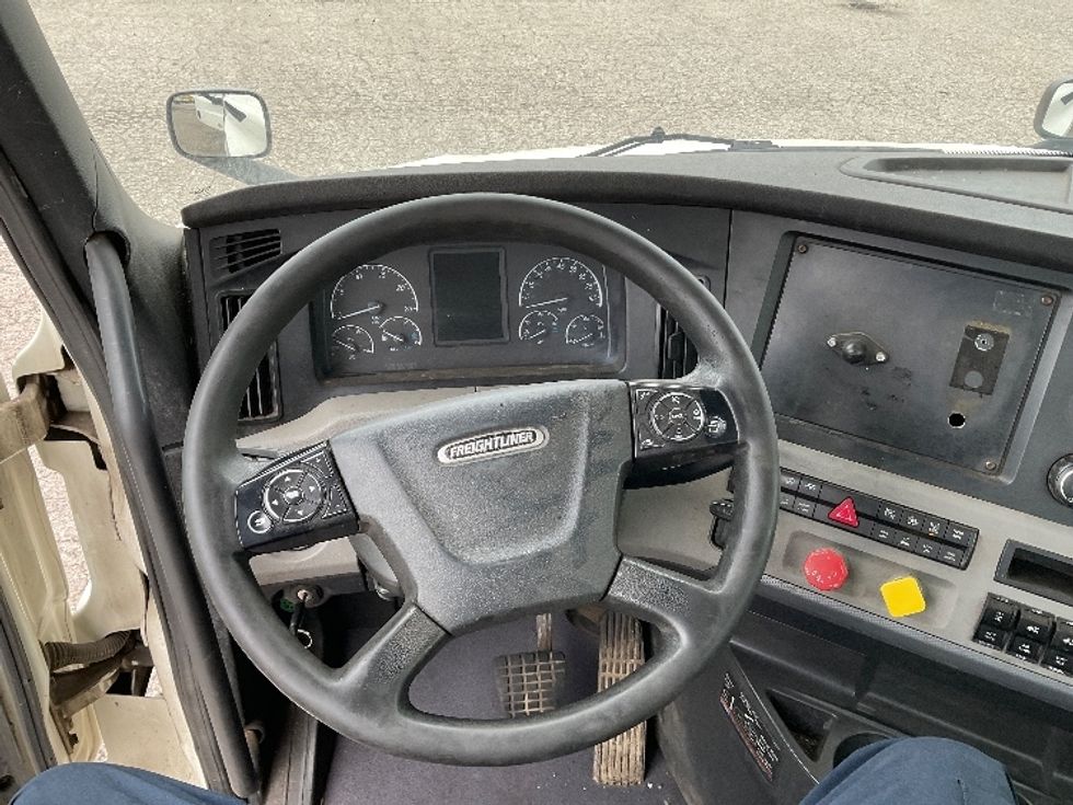 Day Cab Tractor-Heavy Duty Tractors-Freightliner-2019-T12664ST-Flint-MI-433,043\n\t\tmiles-$ 42,250 - Image 11