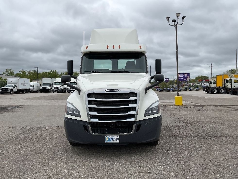 Day Cab Tractor-Heavy Duty Tractors-Freightliner-2019-T12664ST-Flint-MI-433,043\n\t\tmiles-$ 42,250 - Image 2