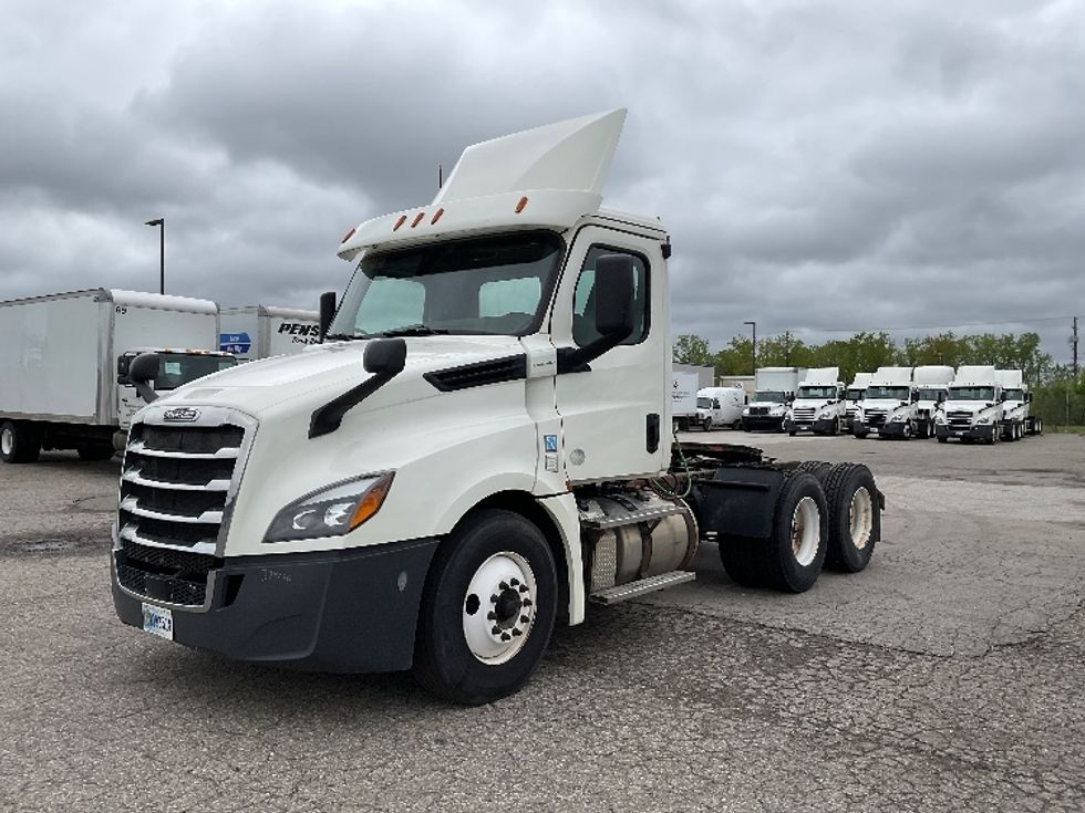Day Cab Tractor-Heavy Duty Tractors-Freightliner-2019-T12664ST-Flint-MI-433,043\n\t\tmiles-$ 42,250 - Image 3