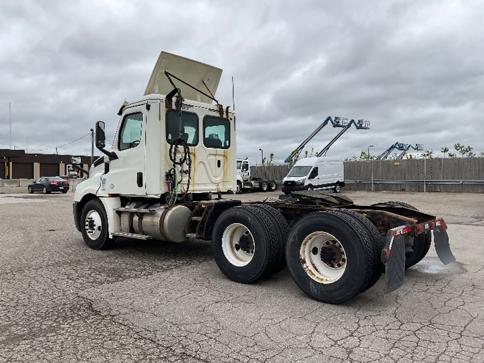 Day Cab Tractor-Heavy Duty Tractors-Freightliner-2019-T12664ST-Flint-MI-433,043\n\t\tmiles-$ 42,250 - Image 5