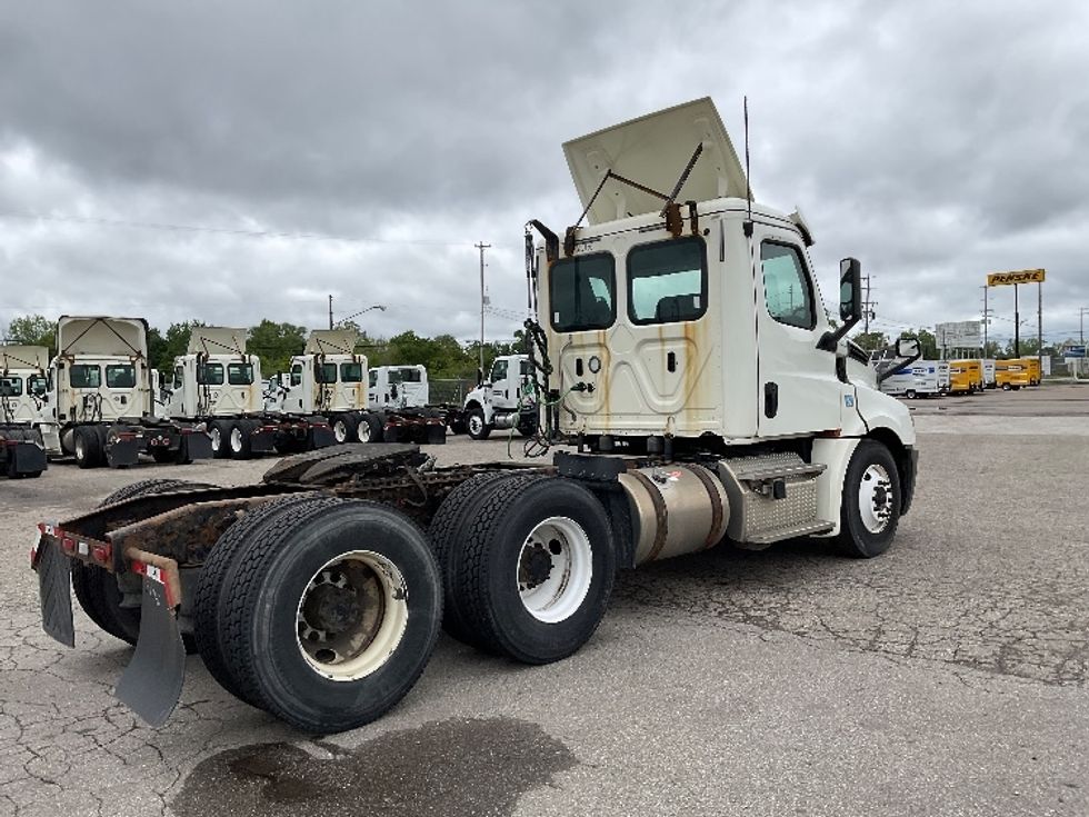 Day Cab Tractor-Heavy Duty Tractors-Freightliner-2019-T12664ST-Flint-MI-433,043\n\t\tmiles-$ 42,250 - Image 7