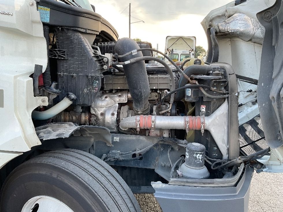 Day Cab Tractor-Heavy Duty Tractors-Freightliner-2019-T12664ST-Flint-MI-451,561\n\t\tmiles-$ 41,250 - Image 14