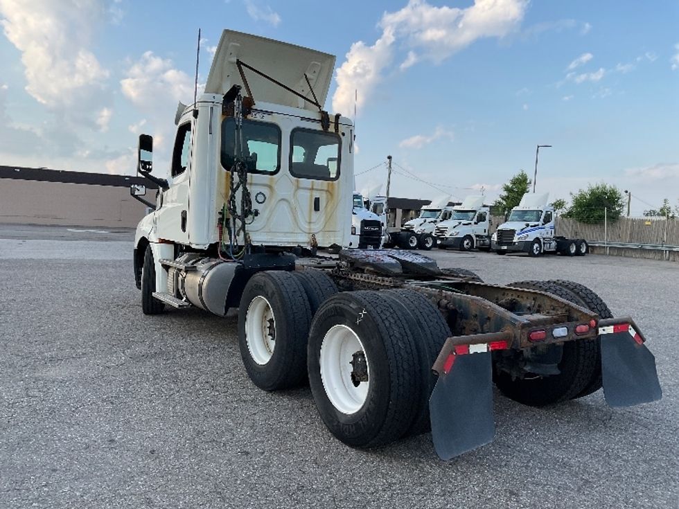 Day Cab Tractor-Heavy Duty Tractors-Freightliner-2019-T12664ST-Flint-MI-451,561\n\t\tmiles-$ 41,250 - Image 5
