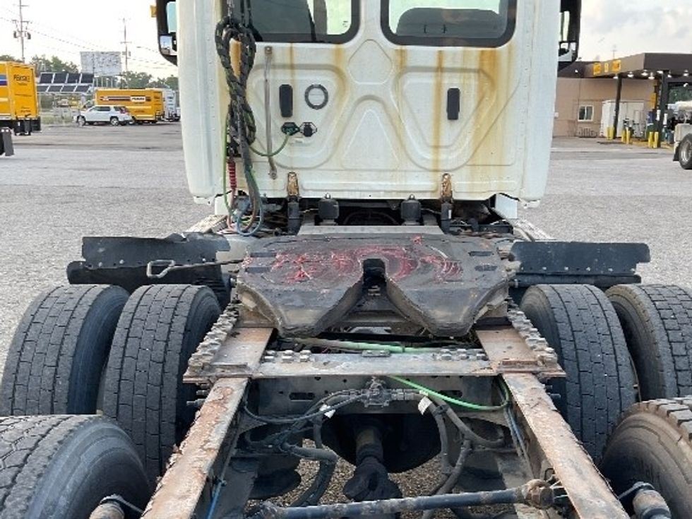 Day Cab Tractor-Heavy Duty Tractors-Freightliner-2019-T12664ST-Flint-MI-451,561\n\t\tmiles-$ 41,250 - Image 6