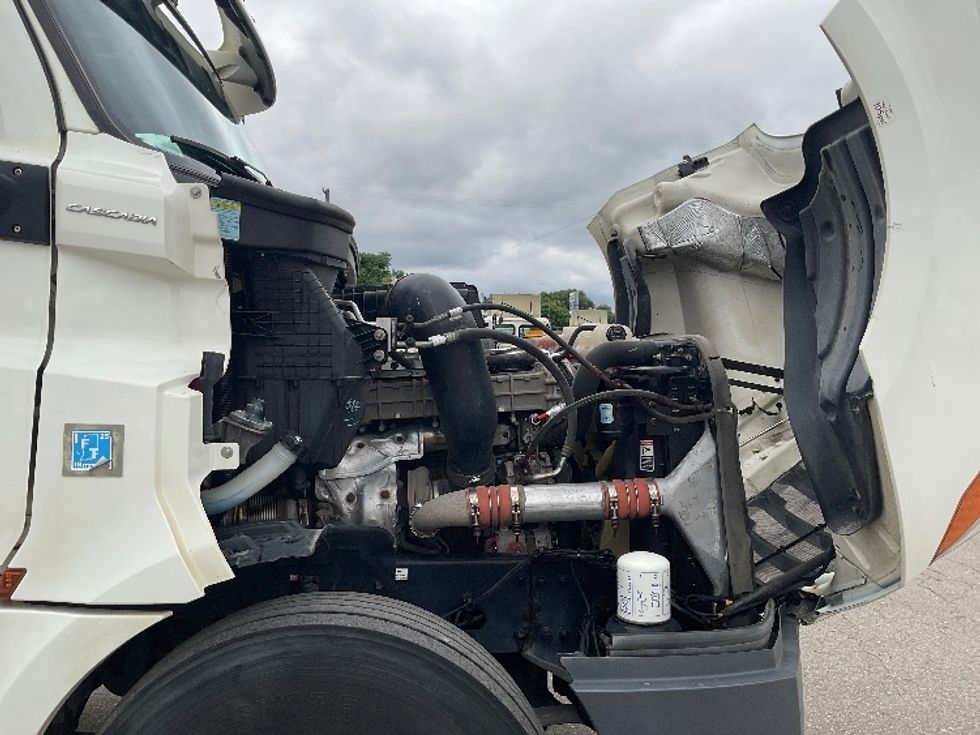 Day Cab Tractor-Heavy Duty Tractors-Freightliner-2019-T12664ST-Flint-MI-451,976\n\t\tmiles-$ 41,250 - Image 15