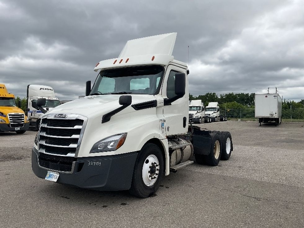 Day Cab Tractor-Heavy Duty Tractors-Freightliner-2019-T12664ST-Flint-MI-451,976\n\t\tmiles-$ 41,250 - Image 3
