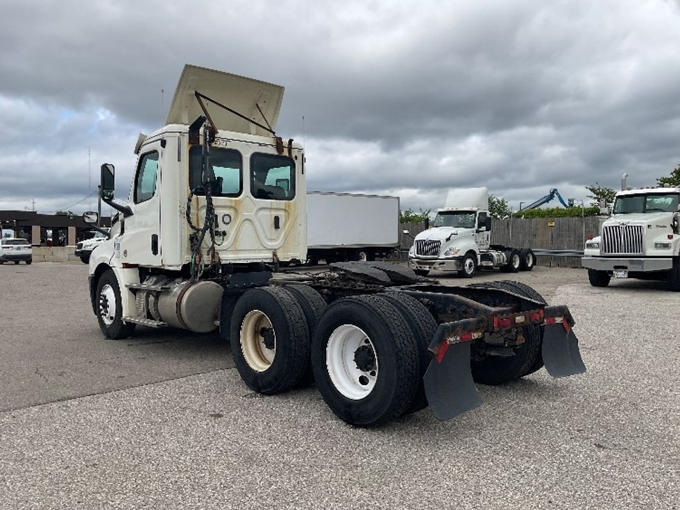 Day Cab Tractor-Heavy Duty Tractors-Freightliner-2019-T12664ST-Flint-MI-451,976\n\t\tmiles-$ 41,250 - Image 5