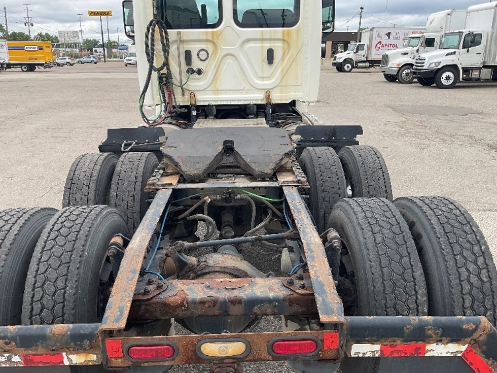 Day Cab Tractor-Heavy Duty Tractors-Freightliner-2019-T12664ST-Flint-MI-451,976\n\t\tmiles-$ 41,250 - Image 6