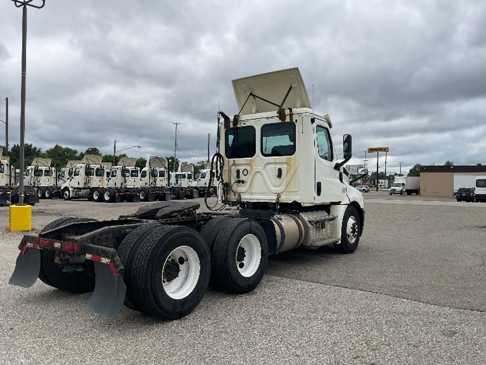 Day Cab Tractor-Heavy Duty Tractors-Freightliner-2019-T12664ST-Flint-MI-451,976\n\t\tmiles-$ 41,250 - Image 7