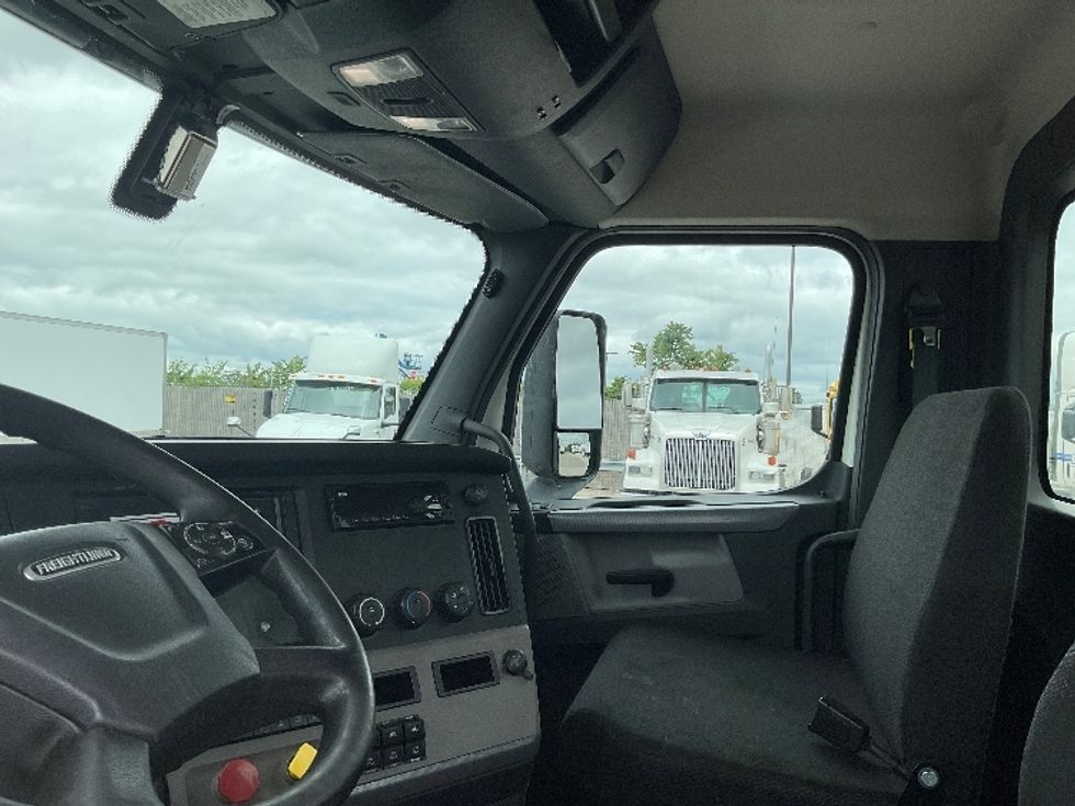 Day Cab Tractor-Heavy Duty Tractors-Freightliner-2019-T12664ST-Flint-MI-475,795\n\t\tmiles-$ 40,000 - Image 10
