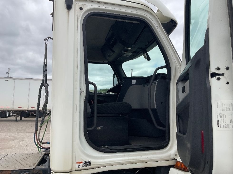 Day Cab Tractor-Heavy Duty Tractors-Freightliner-2019-T12664ST-Flint-MI-475,795\n\t\tmiles-$ 40,000 - Image 12