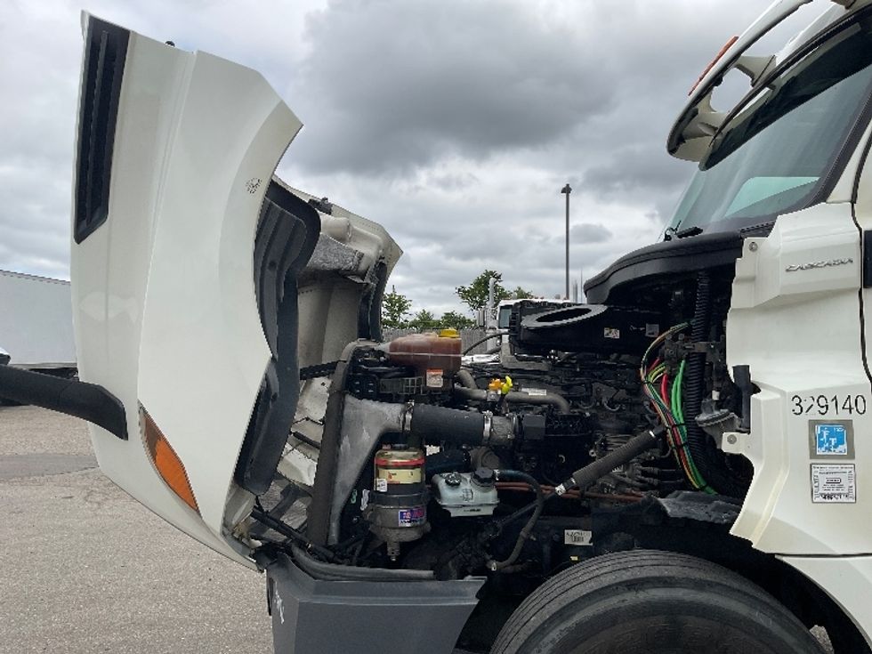 Day Cab Tractor-Heavy Duty Tractors-Freightliner-2019-T12664ST-Flint-MI-475,795\n\t\tmiles-$ 40,000 - Image 16