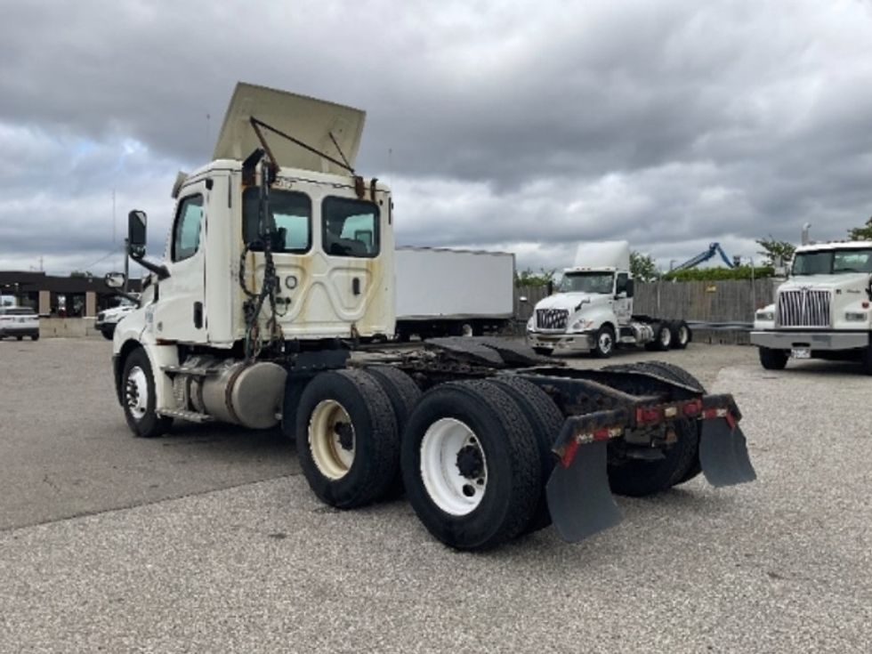 Day Cab Tractor-Heavy Duty Tractors-Freightliner-2019-T12664ST-Flint-MI-475,795\n\t\tmiles-$ 40,000 - Image 5