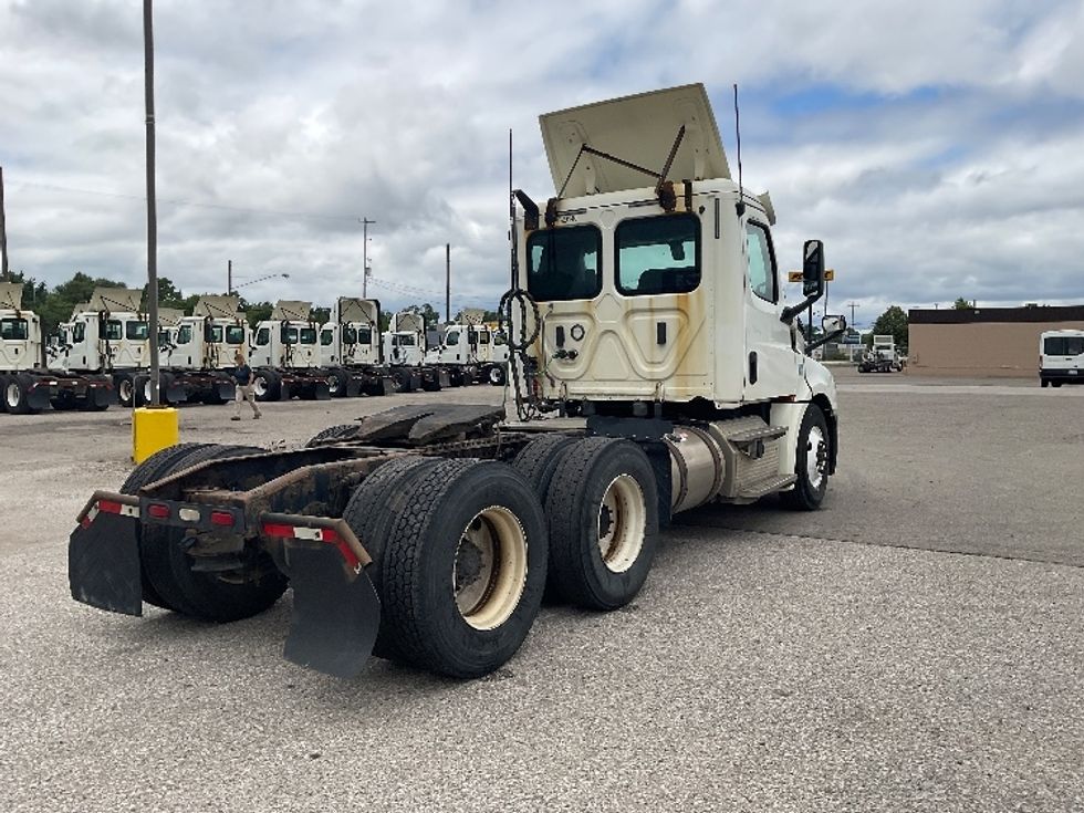 Day Cab Tractor-Heavy Duty Tractors-Freightliner-2019-T12664ST-Flint-MI-475,795\n\t\tmiles-$ 40,000 - Image 7