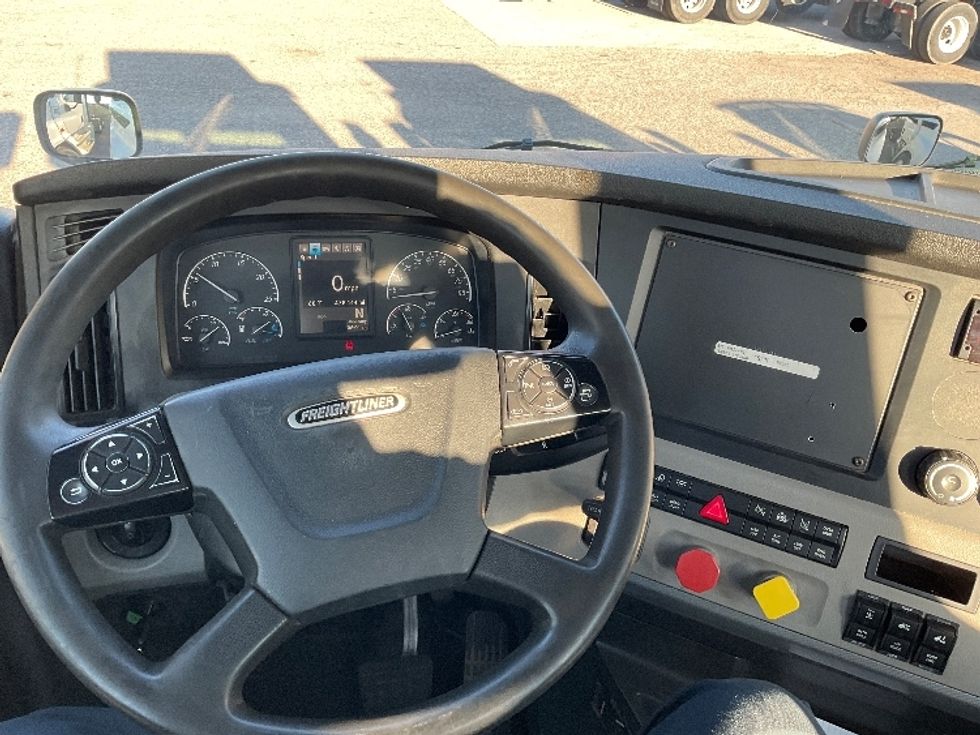 Day Cab Tractor-Heavy Duty Tractors-Freightliner-2019-T12664ST-Flint-MI-478,443\n\t\tmiles-$ 40,000 - Image 11