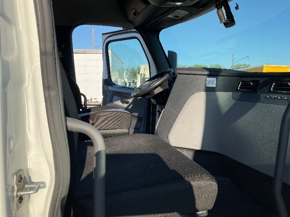 Day Cab Tractor-Heavy Duty Tractors-Freightliner-2019-T12664ST-Flint-MI-478,443\n\t\tmiles-$ 40,000 - Image 14