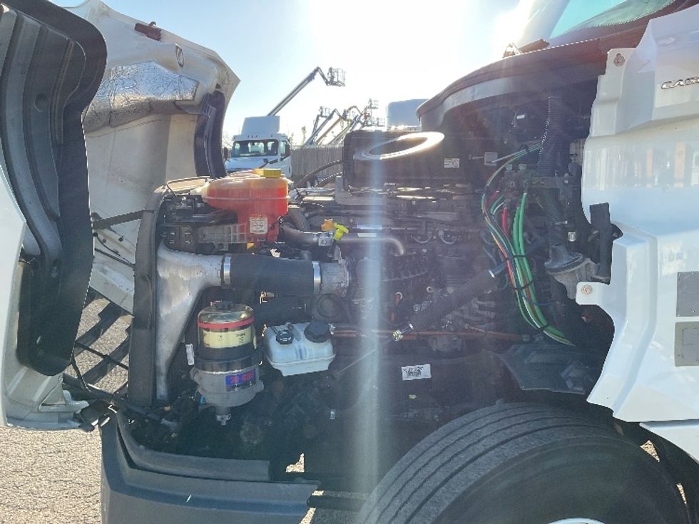 Day Cab Tractor-Heavy Duty Tractors-Freightliner-2019-T12664ST-Flint-MI-478,443\n\t\tmiles-$ 40,000 - Image 16