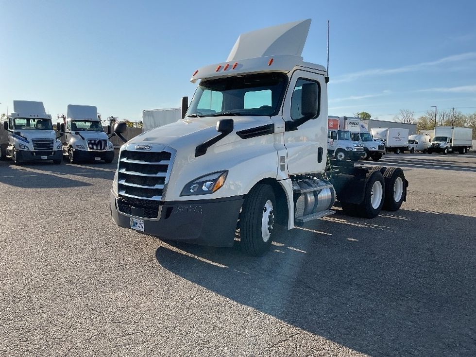 Day Cab Tractor-Heavy Duty Tractors-Freightliner-2019-T12664ST-Flint-MI-478,443\n\t\tmiles-$ 40,000 - Image 3