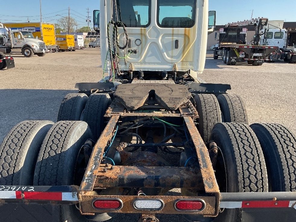 Day Cab Tractor-Heavy Duty Tractors-Freightliner-2019-T12664ST-Flint-MI-478,443\n\t\tmiles-$ 40,000 - Image 6