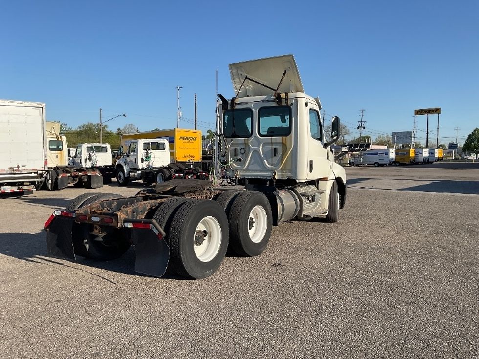 Day Cab Tractor-Heavy Duty Tractors-Freightliner-2019-T12664ST-Flint-MI-478,443\n\t\tmiles-$ 40,000 - Image 7