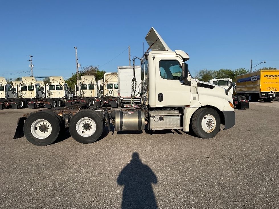 Day Cab Tractor-Heavy Duty Tractors-Freightliner-2019-T12664ST-Flint-MI-478,443\n\t\tmiles-$ 40,000 - Image 8