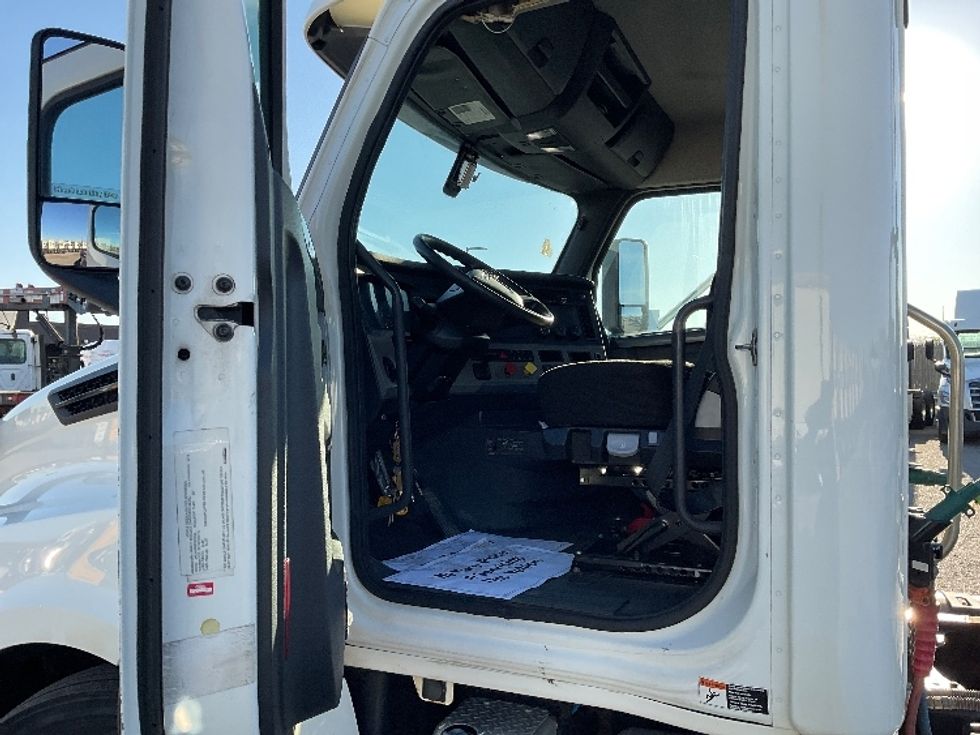 Day Cab Tractor-Heavy Duty Tractors-Freightliner-2019-T12664ST-Flint-MI-478,443\n\t\tmiles-$ 40,000 - Image 9
