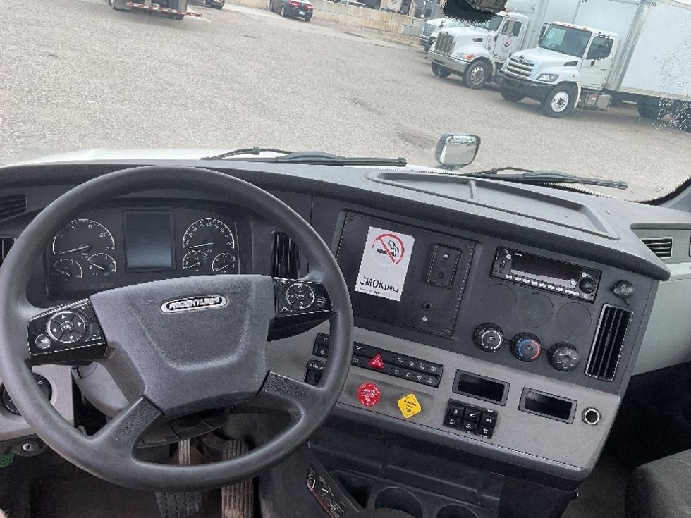 Day Cab Tractor-Heavy Duty Tractors-Freightliner-2019-T12664ST-Flint-MI-491,332\n\t\tmiles-$ 39,250 - Image 11