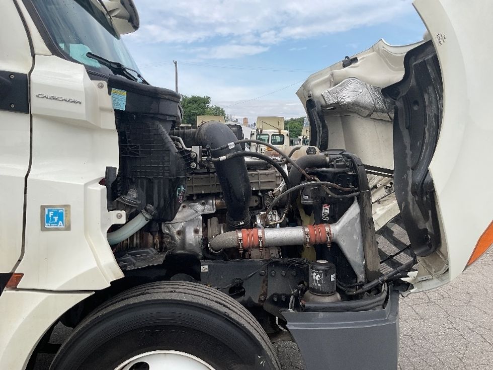 Day Cab Tractor-Heavy Duty Tractors-Freightliner-2019-T12664ST-Flint-MI-491,332\n\t\tmiles-$ 39,250 - Image 14