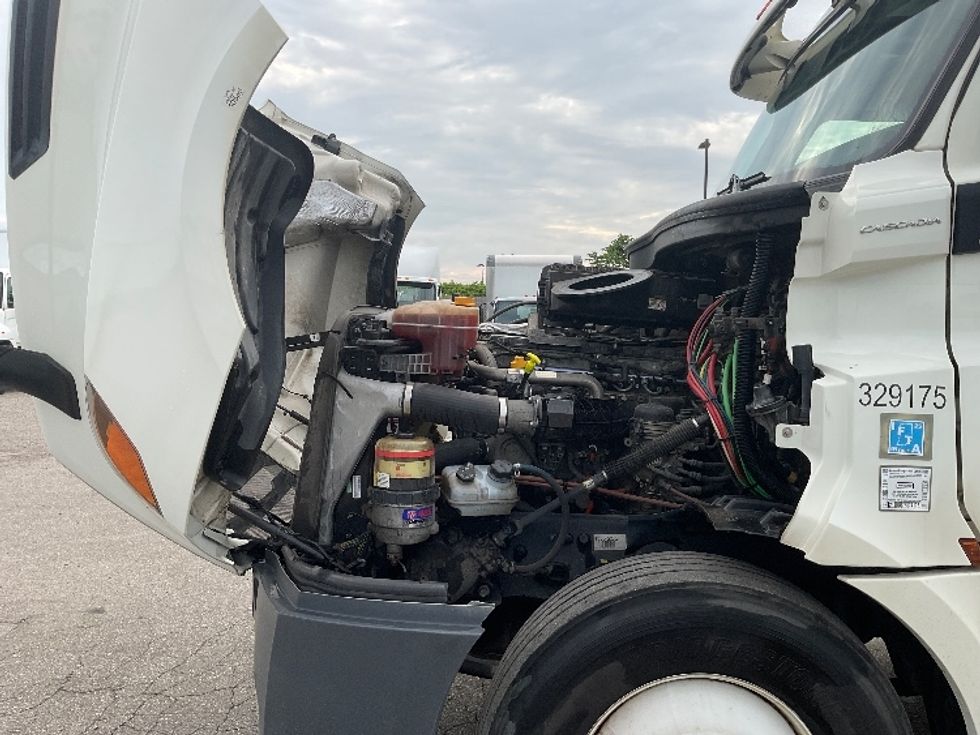 Day Cab Tractor-Heavy Duty Tractors-Freightliner-2019-T12664ST-Flint-MI-491,332\n\t\tmiles-$ 39,250 - Image 15