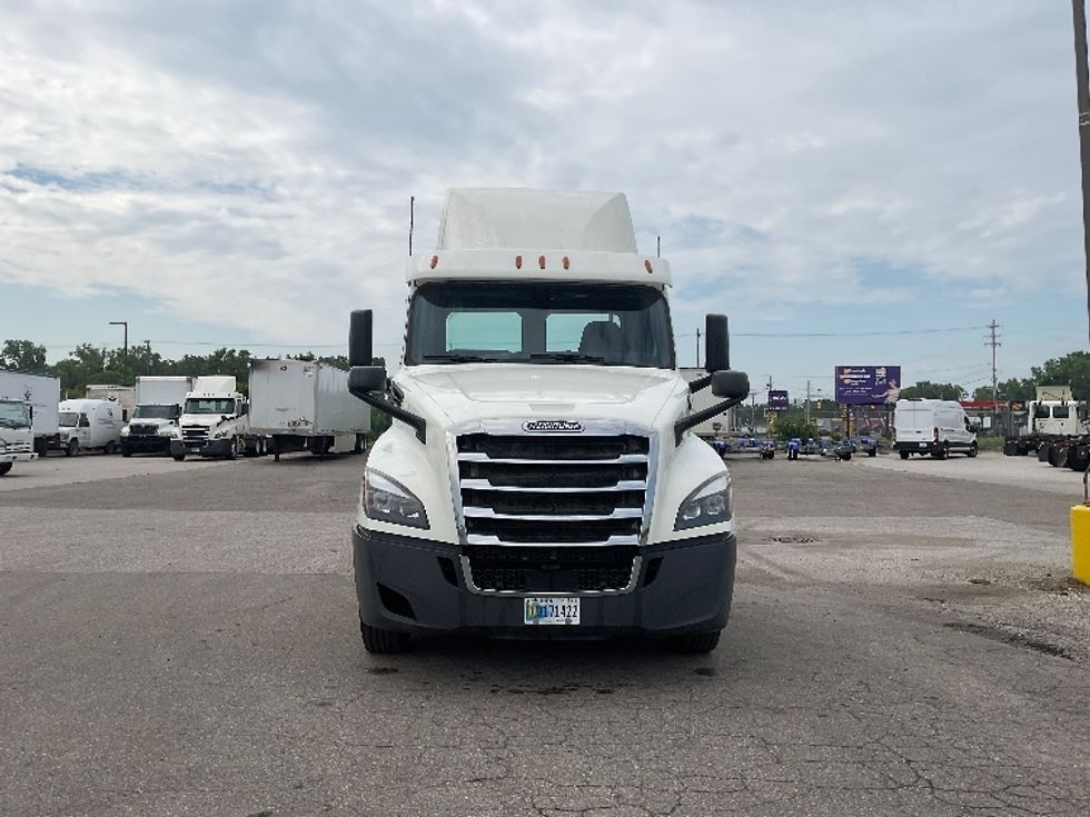 Day Cab Tractor-Heavy Duty Tractors-Freightliner-2019-T12664ST-Flint-MI-491,332\n\t\tmiles-$ 39,250 - Image 2