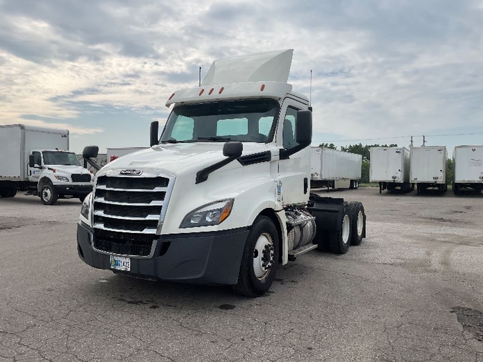 Day Cab Tractor-Heavy Duty Tractors-Freightliner-2019-T12664ST-Flint-MI-491,332\n\t\tmiles-$ 39,250 - Image 3