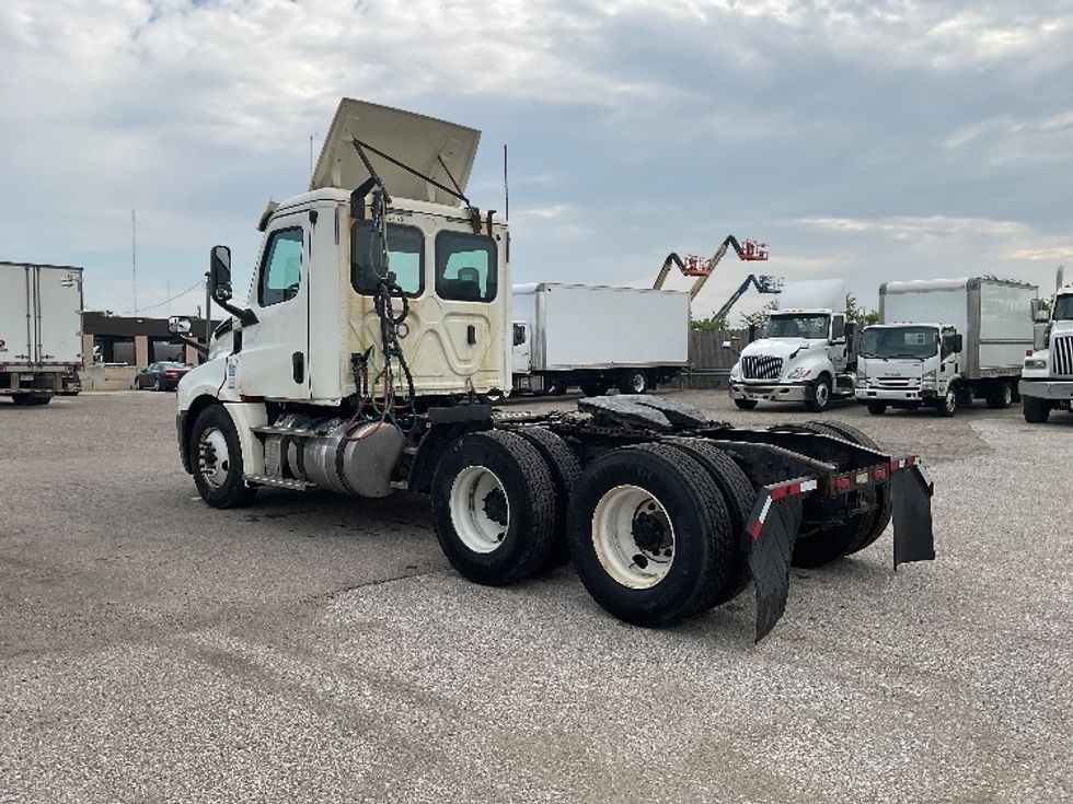 Day Cab Tractor-Heavy Duty Tractors-Freightliner-2019-T12664ST-Flint-MI-491,332\n\t\tmiles-$ 39,250 - Image 5